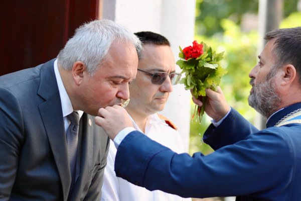 Демерджиев на църковен водосвет по случай патронния празник на пожарникарите